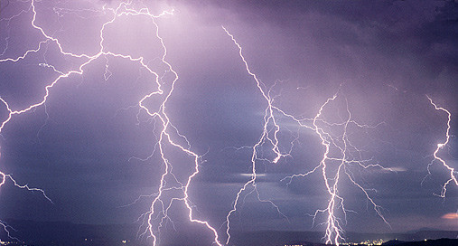 Chuva e vento fortes abatem-se sobre a Suíça