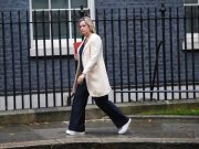 Ministra do Trabalho britânica anuncia demissão em desacordo com estratégia do Governo