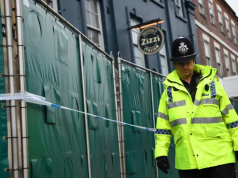 Três homens detidos em investigação a explosão de carro em Liverpool