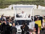 Papa pede bondade para com os refugiados durante visita a Malta