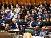 Boris Johnson recusa demitir-se e pretende substituir membros do governo demissionários