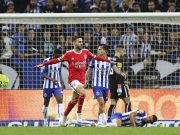 Benfica capitaliza inferioridade numérica do FC Porto e reforça topo