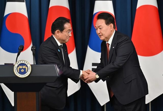Fumio Kishida e o Presidente Yoon Suk Yeol